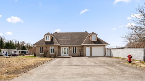 1190 Rue Beauséjour, Québec (La Haute-Saint-Charles), QC, G2G3K6 | Card Image