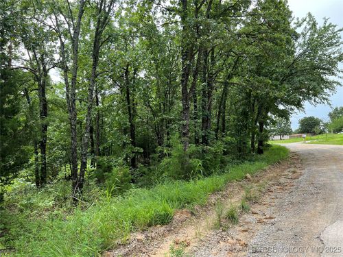 5 W 146th Road, Mounds, OK, 74047 | Card Image