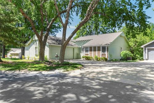 8266 Monrovia St, Lenexa, KS, 66215-2751 | Card Image