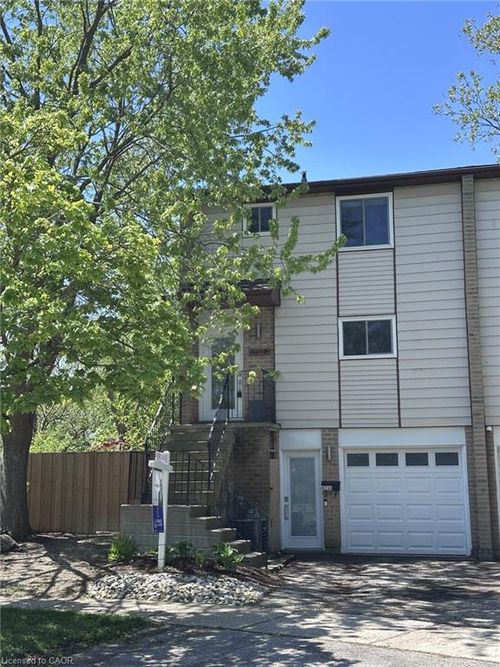 a-423 Cadbury Crt, Waterloo, ON, N2K3G7 | Card Image