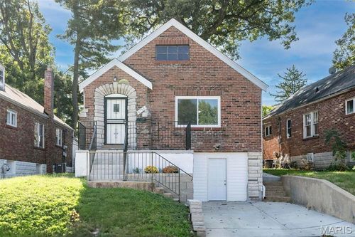 6758 Kenwood Dr, Saint Louis, MO, 63121-3131 | Card Image