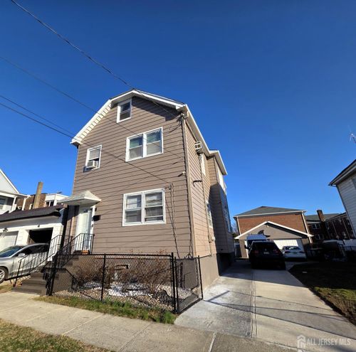 11 W 12th St, Linden, NJ, 07036-4601 | Card Image
