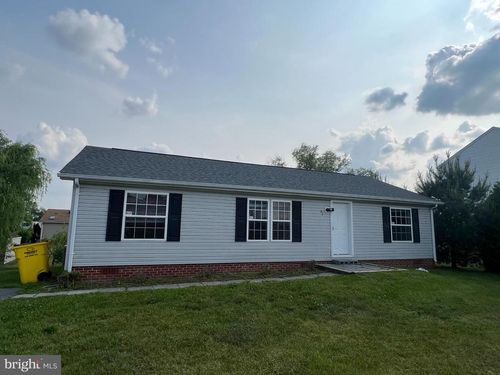 37 Thayers Gull Dr, MARTINSBURG, WV, 25405-8949 | Card Image