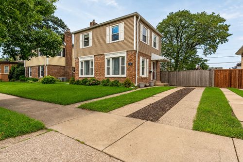 744 Manchester Ave, Westchester, IL, 60154-2754 | Card Image