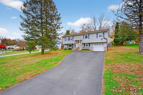 41 Creamery Dr, New Windsor, NY, 12553-8011 | Card Image