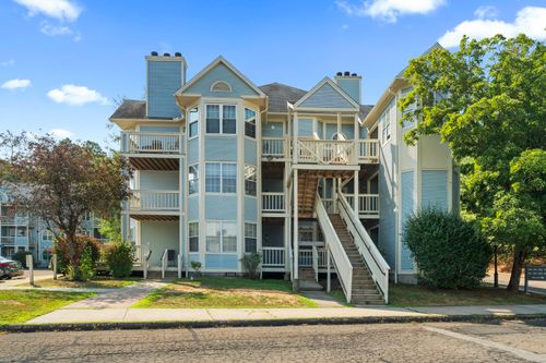 unit-607-75 Redwood Dr, East Haven, CT, 06513-1974 | Card Image