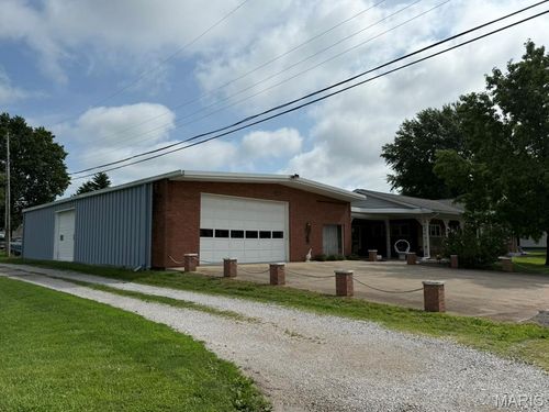 908 Abba St, Gillespie, IL, 62033-2005 | Card Image