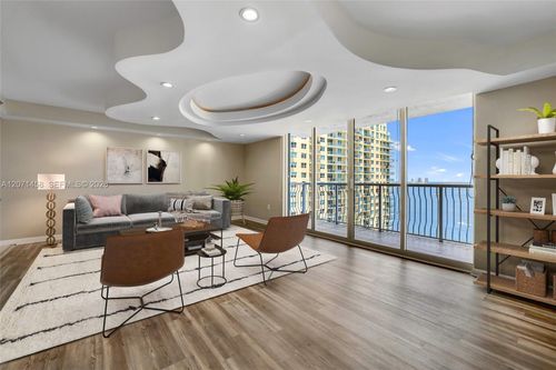 3001-1200 Brickell Bay Dr, Miami, FL, 33131-3251 | Card Image