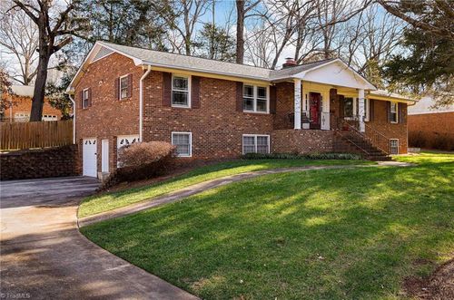 652 Valley Brook Ln, Winston Salem, NC, 27104-2732 | Card Image