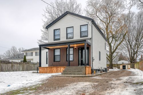 241 Charles St W, Ingersoll, ON, N5C2M5 | Card Image