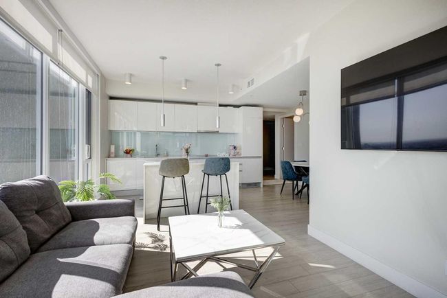 3304 - 1188 3 St Se, Condo with 2 bedrooms, 2 bathrooms and 2 parking in Calgary AB | Image 6