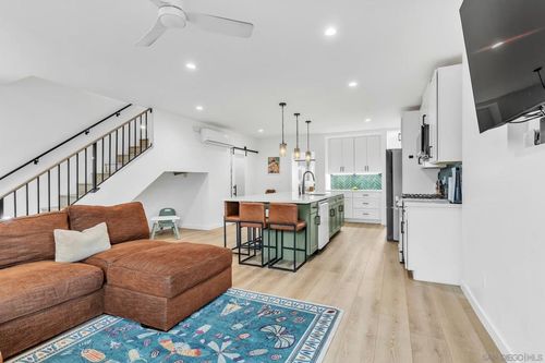 2146 Franklin Ave, San Diego, CA, 92113-1284 | Card Image