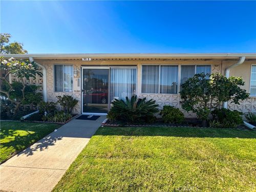 13611 Cedar Crest Ln, Seal Beach, CA, 90740-4677 | Card Image