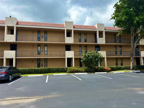 109-5609 Coral Lake Dr, Margate, FL, 33063-5869 | Card Image