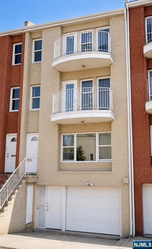 422 6th Street, Union City, NJ, 07087 | Card Image