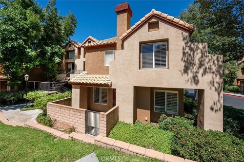 unit-42-22713 Copper Hill Dr, Saugus, CA, 91350-4219 | Card Image