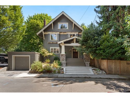 928 Se 18th Ave, Portland, OR, 97214-2707 | Card Image