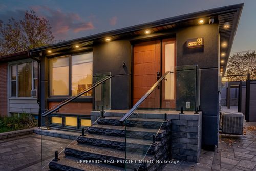 61 Marlin Crt, Newmarket, ON, L3Y2W7 | Card Image