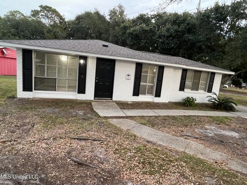 4308 Robinhood Dr, Pascagoula, MS, 39581-4829 | Card Image