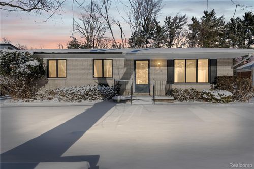 20156 Midway Ave, Southfield, MI, 48075-7533 | Card Image