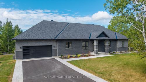 135 Cherryhill Dr, Carp, ON, K0A1L0 | Card Image