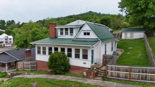 316 W Jackson St, Gate City, VA, 24251-4132 | Card Image