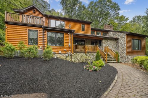 32 Valley View St, Morristown, NJ, 07960-3518 | Card Image