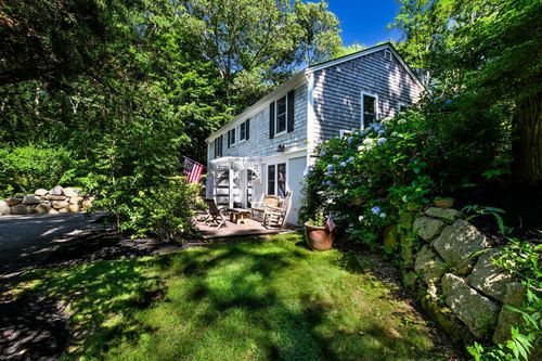 72 Benjamin Nye Ln, North Falmouth, MA, 02556-2710 | Card Image