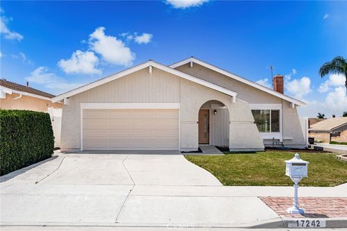 17242 Chicago Ave, Yorba Linda, CA, 92886-1812 | Card Image