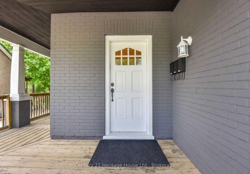 153 St Andrews St, Cambridge, ON, N1S1N2 | Card Image