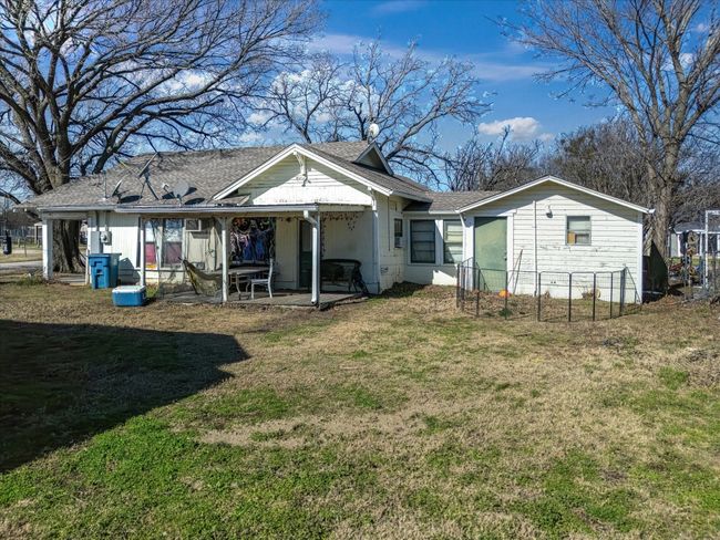 100 S Kerr St, House other with 2 bedrooms, 1 bathrooms and null parking in Blooming Grove TX | Image 10