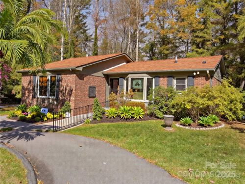 181 Surry Ln, Hendersonville, NC, 28791-9769 | Card Image