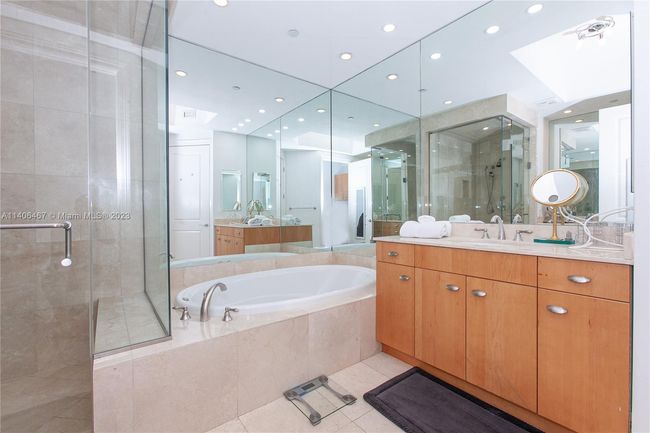 APT-104 - 6000 Island Blvd, Condo with 2 bedrooms, 2 bathrooms and null parking in Aventura FL | Image 25