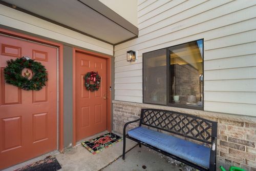 500 W Bender Rd, GLENDALE, WI, 53217-4100 | Card Image