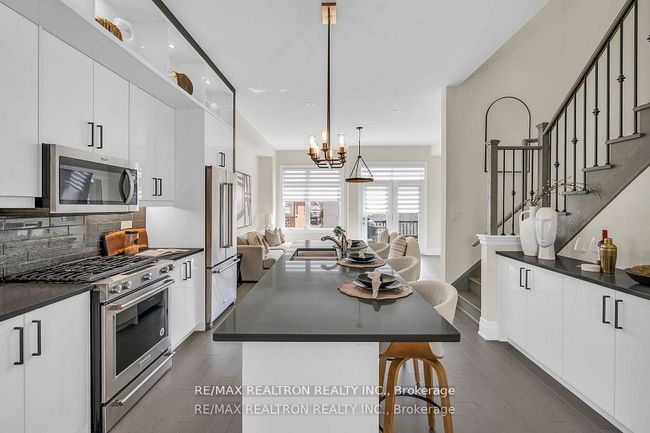 178 Golden Trail, House attached with 5 bedrooms, 4 bathrooms and 1 parking in Vaughan ON | Image 4