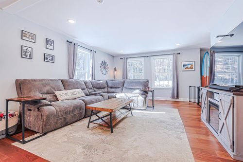 8 Poor Farm Rd, Brookline, NH, 03033-2241 | Card Image