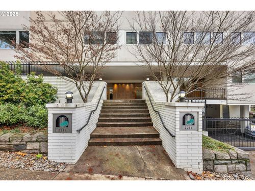 403-2211 Sw Park Pl, Portland, OR, 97205-1103 | Card Image