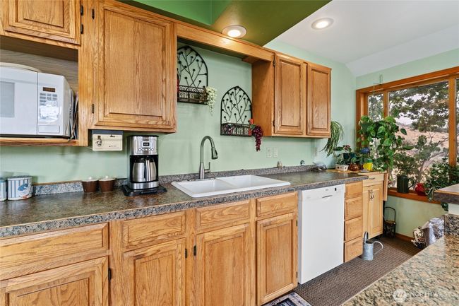 916 No See Um Rd, House other with 3 bedrooms, 3 bathrooms and 2 parking in Chelan WA | Image 12