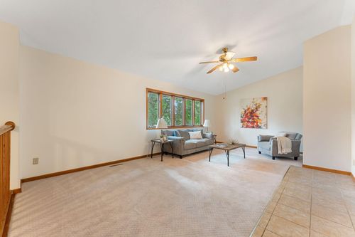 5562 Golfview Ln N, Oakdale, MN, 55128-1010 | Card Image