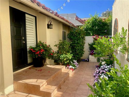2211 Vista Hogar, Newport Beach, CA, 92660-4031 | Card Image