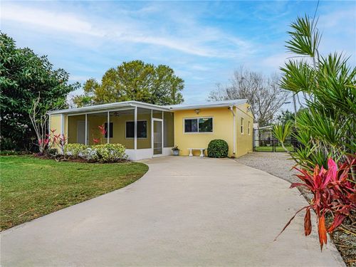 1465 6th Ave, Vero Beach, FL, 32960-5737 | Card Image