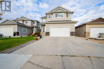 10422 128 Ave, House other with 5 bedrooms, 4 bathrooms and 4 parking in Grande Prairie AB | Image 2