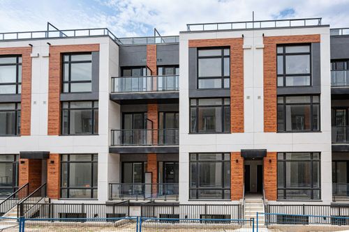 207-8 Steckley House Lane, Richmond Hill, ON, L4S0N1 | Card Image