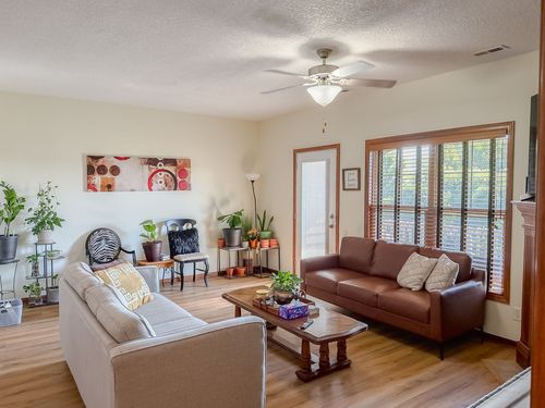 2-2702 Ne Oak Dr, Ankeny, IA, 50021-4779 | Card Image
