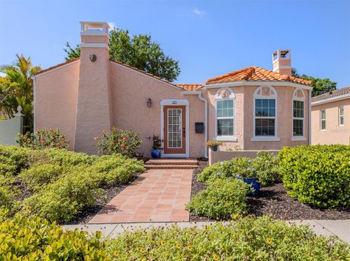 321 Pedro St, Venice, FL, 34285-2325 | Card Image