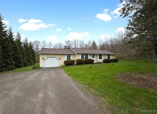 5850 Seufert Rd, Orchard Park, NY, 14127-3655 | Card Image