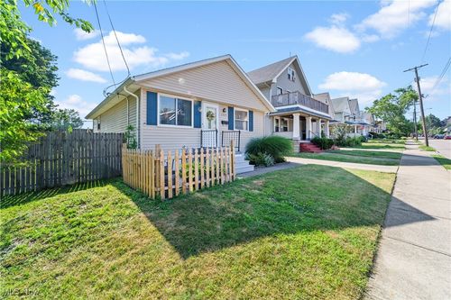 1325 Thoreau Road, Lakewood, OH, 44107 | Card Image