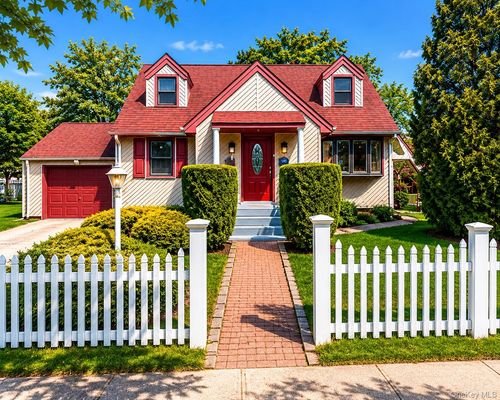 110 Penataquit Ave, Bay Shore, NY, 11706-6939 | Card Image