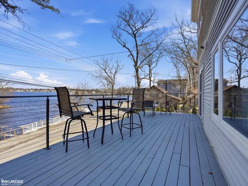 465 Heights Rd, Lake Orion, MI, 48362-2620 | Card Image