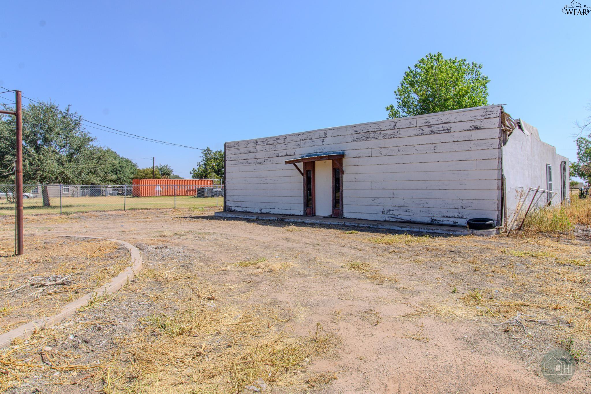 Commercial Sale in Vernon 4